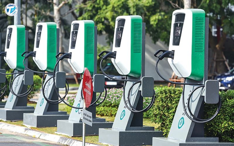 Hệ thống trạm sạc xe điện VinFast giúp giảm đáng kể nỗi lo hết pin khi di chuyển